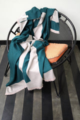 Merino Wolle Reisedecke grau petrol als Reisebegleiter und praktisch als Fashion Accessoire oder wärmend im Hotel