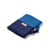 Reisedecke blau als Must-have Accessoire für jede Reise