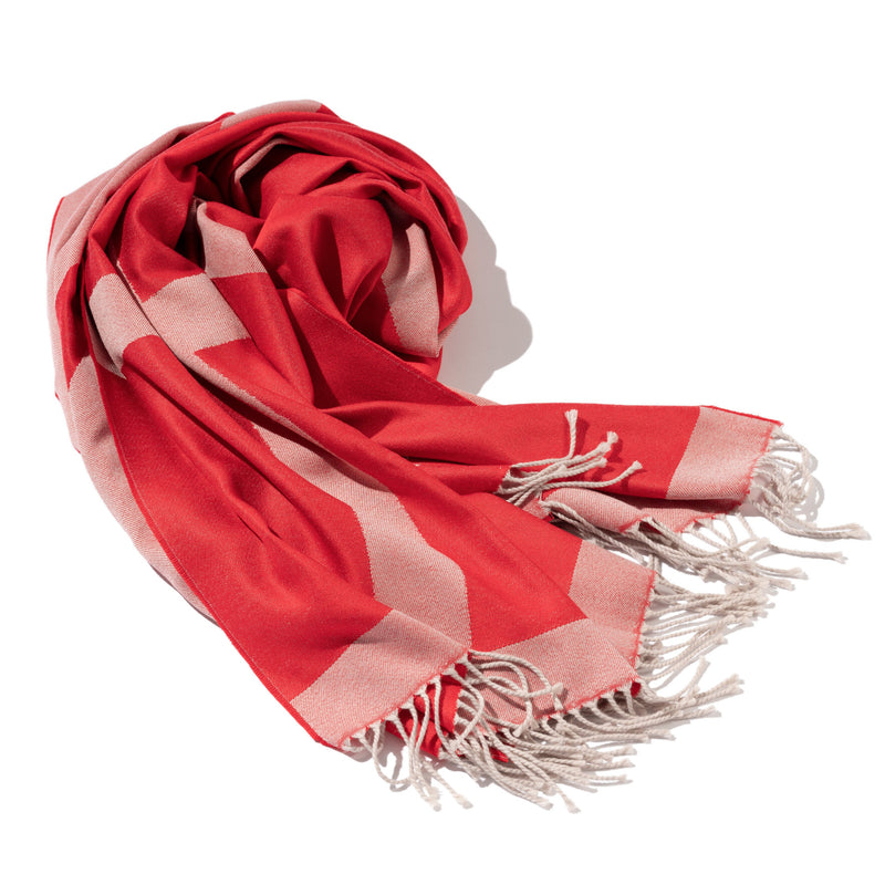 Schal im rot-weißen Muster im Bauhaus Stil aus Merinowolle und Seide gewebt als zeitloses Accessoire für Mode in luxuriösem maritimen Design mit Nachhaltigkeit und als das perfekte Geschenk für dress up